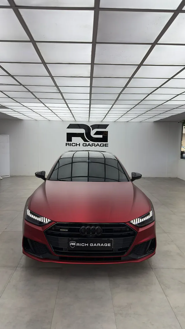 Mat kırmızı Audi A7, Rich Garage atölyesinde